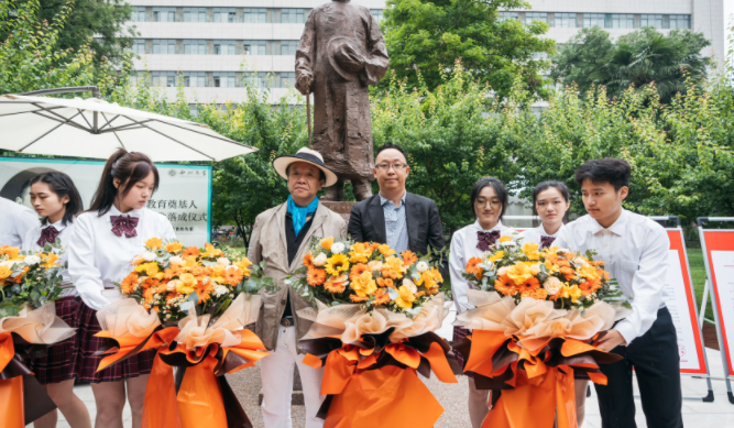 西北高等教育奠基人、中国现代医学先驱徐诵明雕像在开云app网站落成 西北高等教育奠基人、中国现代医学先驱徐诵明雕像在开云app网站落成
